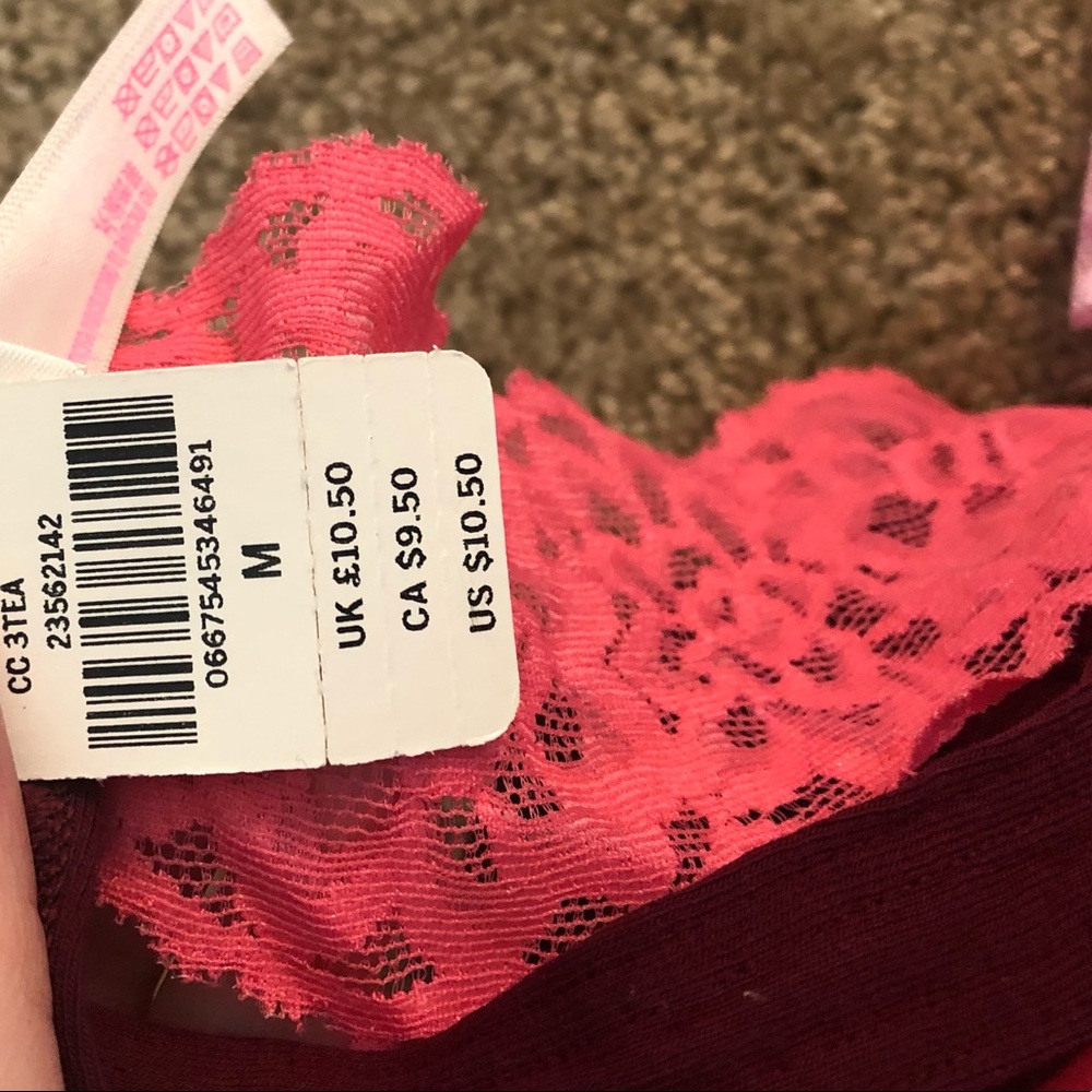 Lot of 3 VS PINK lace thongs - Picture 4 of 7